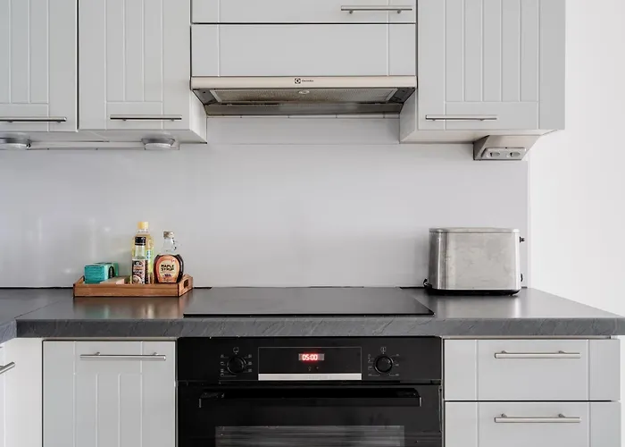 Premium 7th Floor With Sea View & Historic District Apartment *